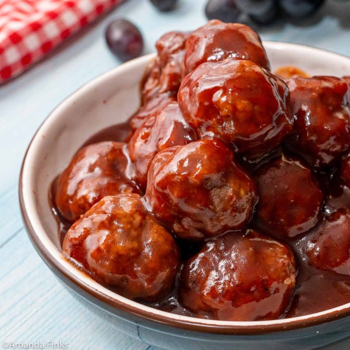 Recipe for crockpot meatballs with grape jelly and chili sauce