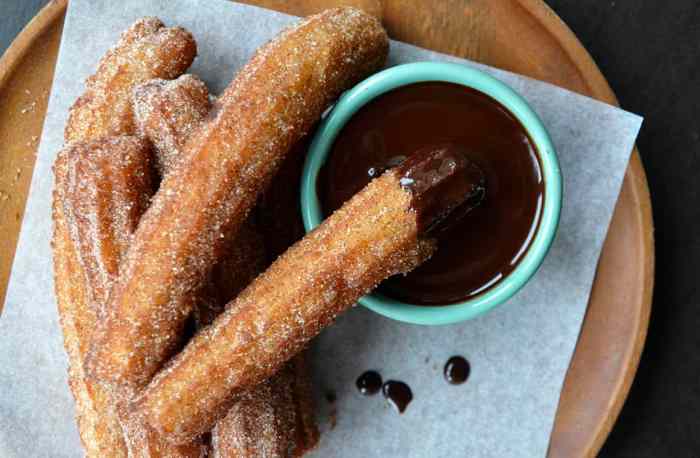 Recipe for churros and chocolate sauce