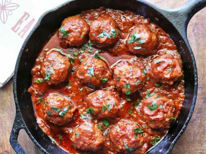 Recipe for meatballs and tomato sauce