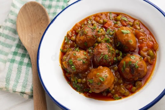 Recipe for meatballs and tomato sauce