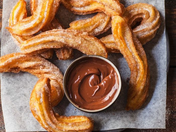 Recipe for churros and chocolate sauce