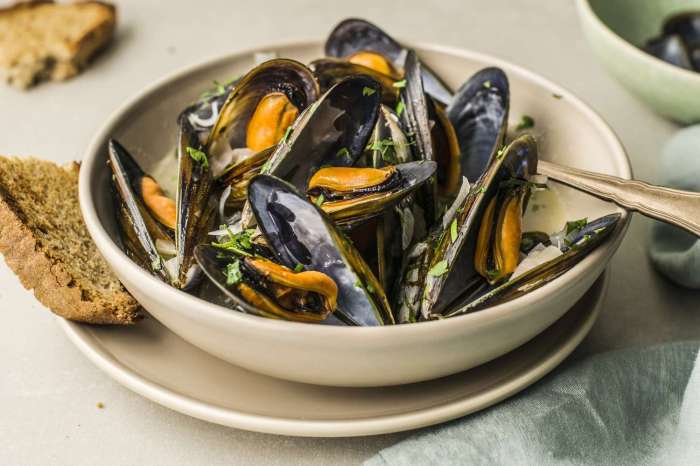 Recipe for mussels in white wine sauce